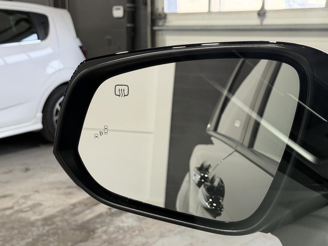 2025 Toyota Sienna XLE Photo