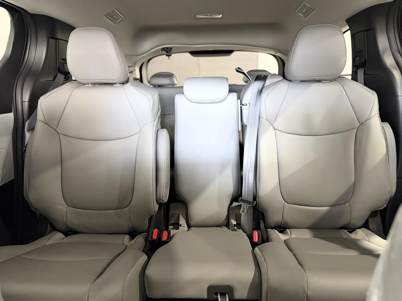 2025 Toyota Sienna XLE Photo