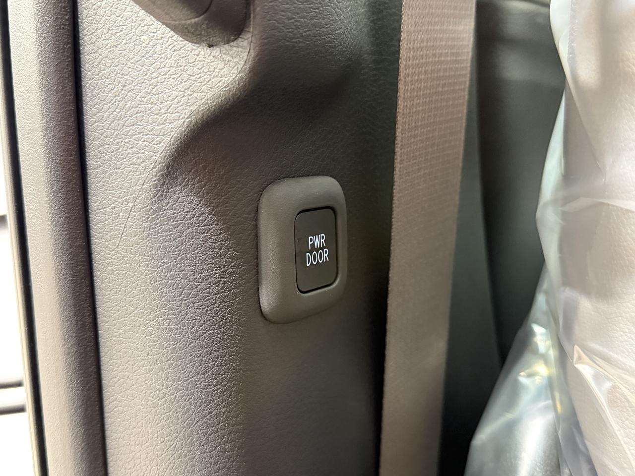 2025 Toyota Sienna XLE Photo