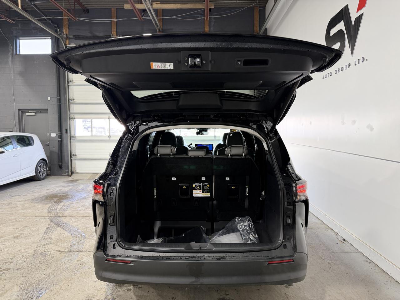 2025 Toyota Sienna XLE Photo