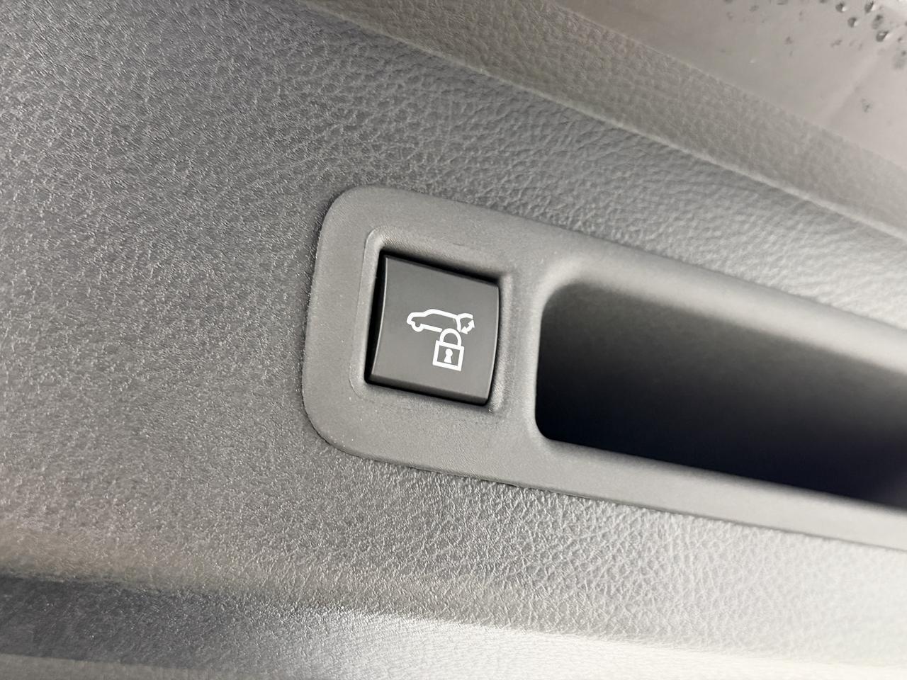 2025 Toyota Sienna XLE Photo