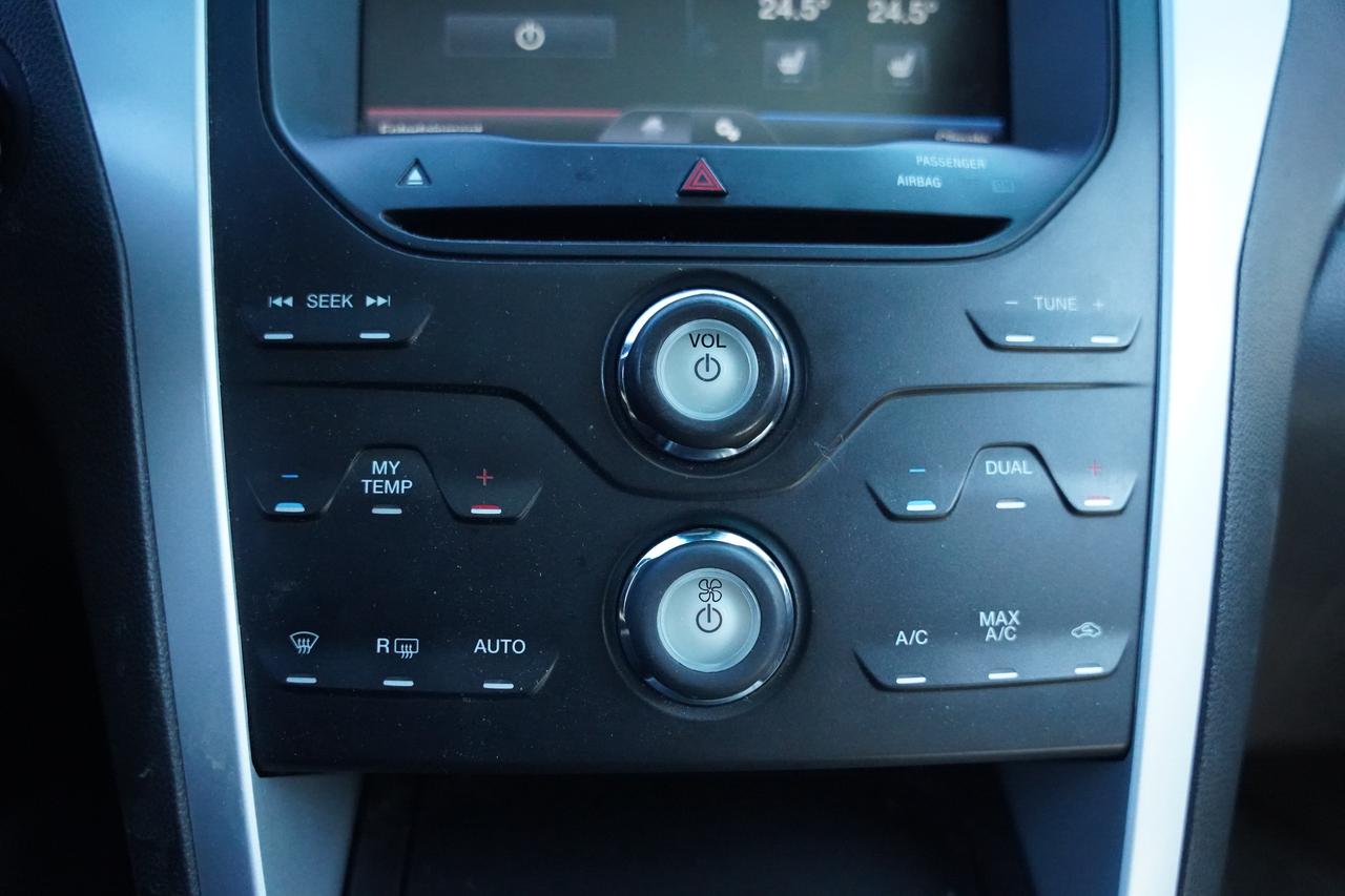 2013 Ford Explorer XLT/7 PASSENGER/SUNROOF/LEATHER/CAMERA/NO ACCIDENT Photo