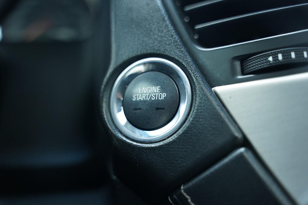 2015 GMC Yukon DENALI/6.2/7 PASS/DVD PLAYER/LOADED/NO ACCIDENTS Photo