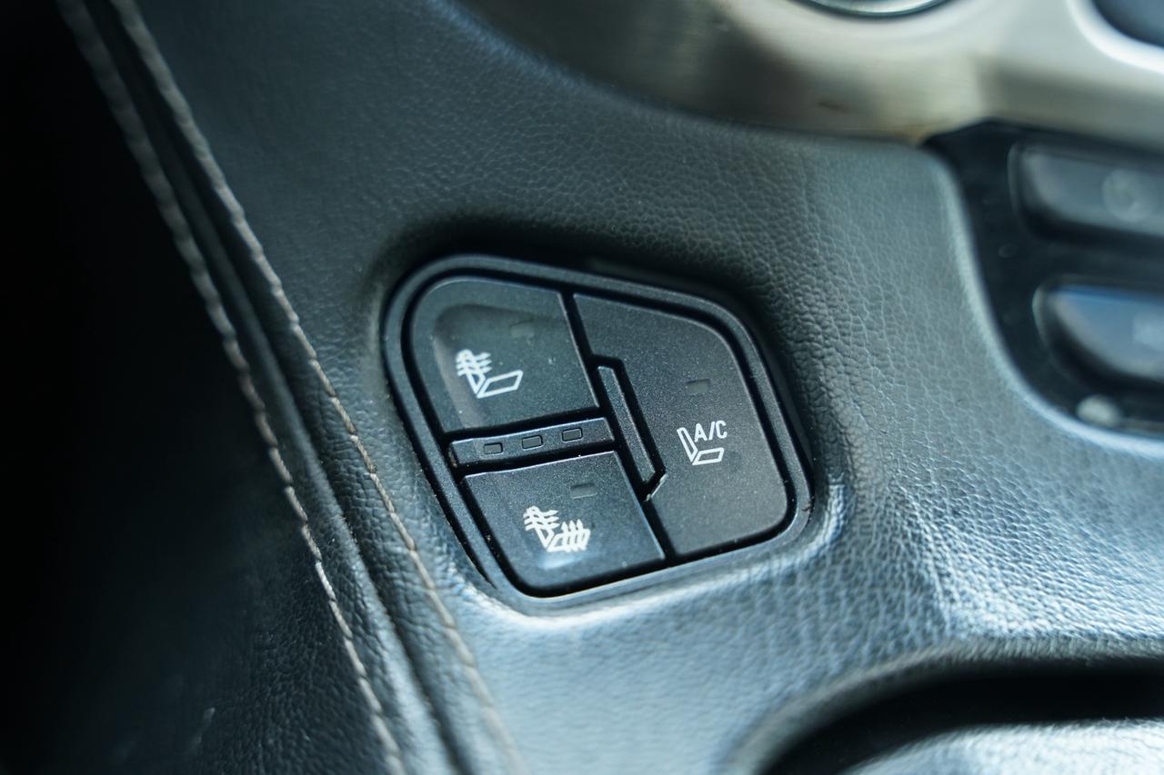 2015 GMC Yukon DENALI/6.2/7 PASS/DVD PLAYER/LOADED/NO ACCIDENTS Photo