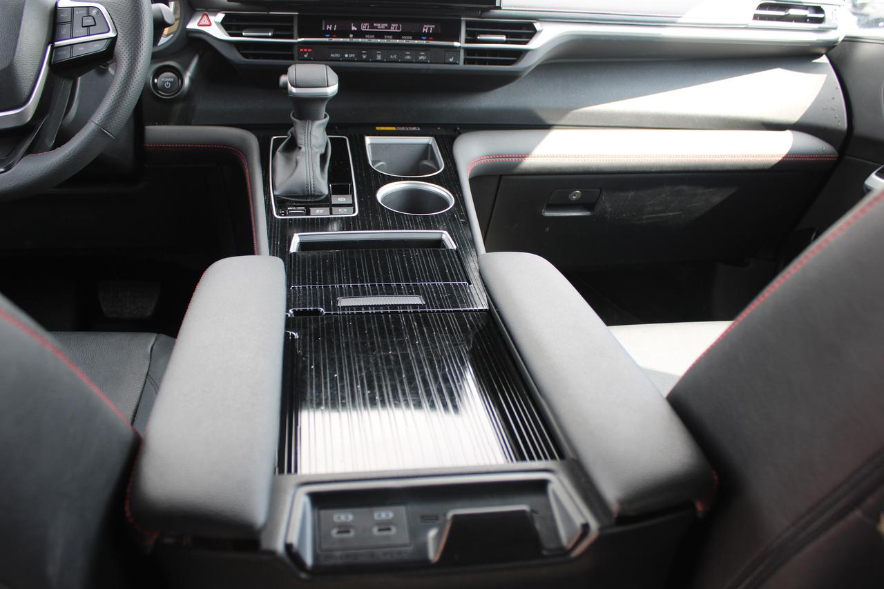 2025 Toyota Sienna XSE AWD Photo