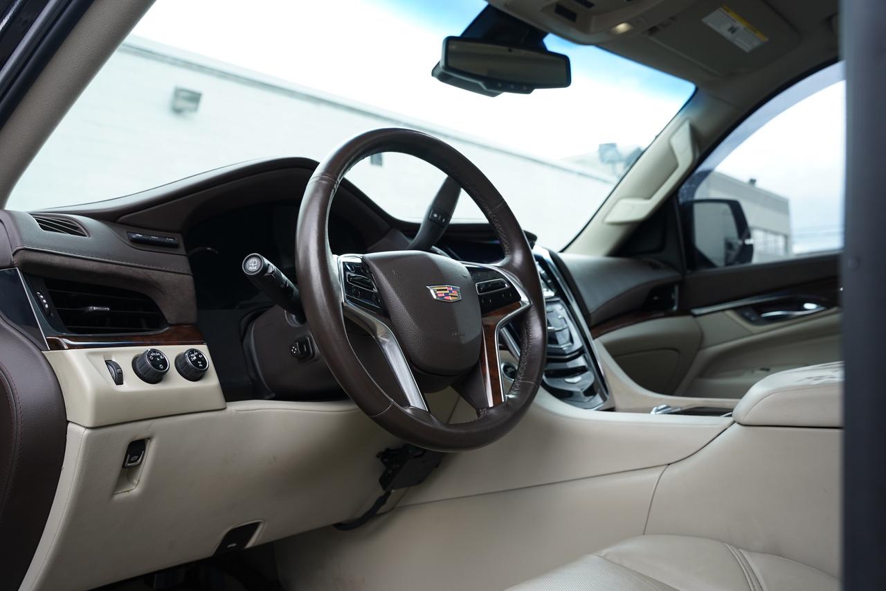2016 Cadillac Escalade Premium/FULLY LOADED//7 PASS/ NO ACCIDENTS Photo