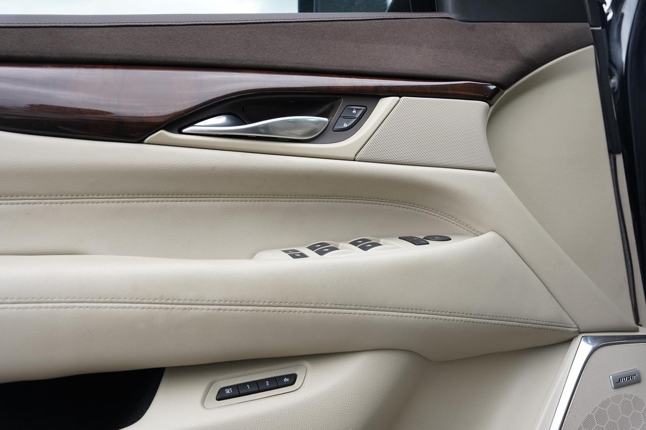 2016 Cadillac Escalade Premium/FULLY LOADED//7 PASS/ NO ACCIDENTS Photo