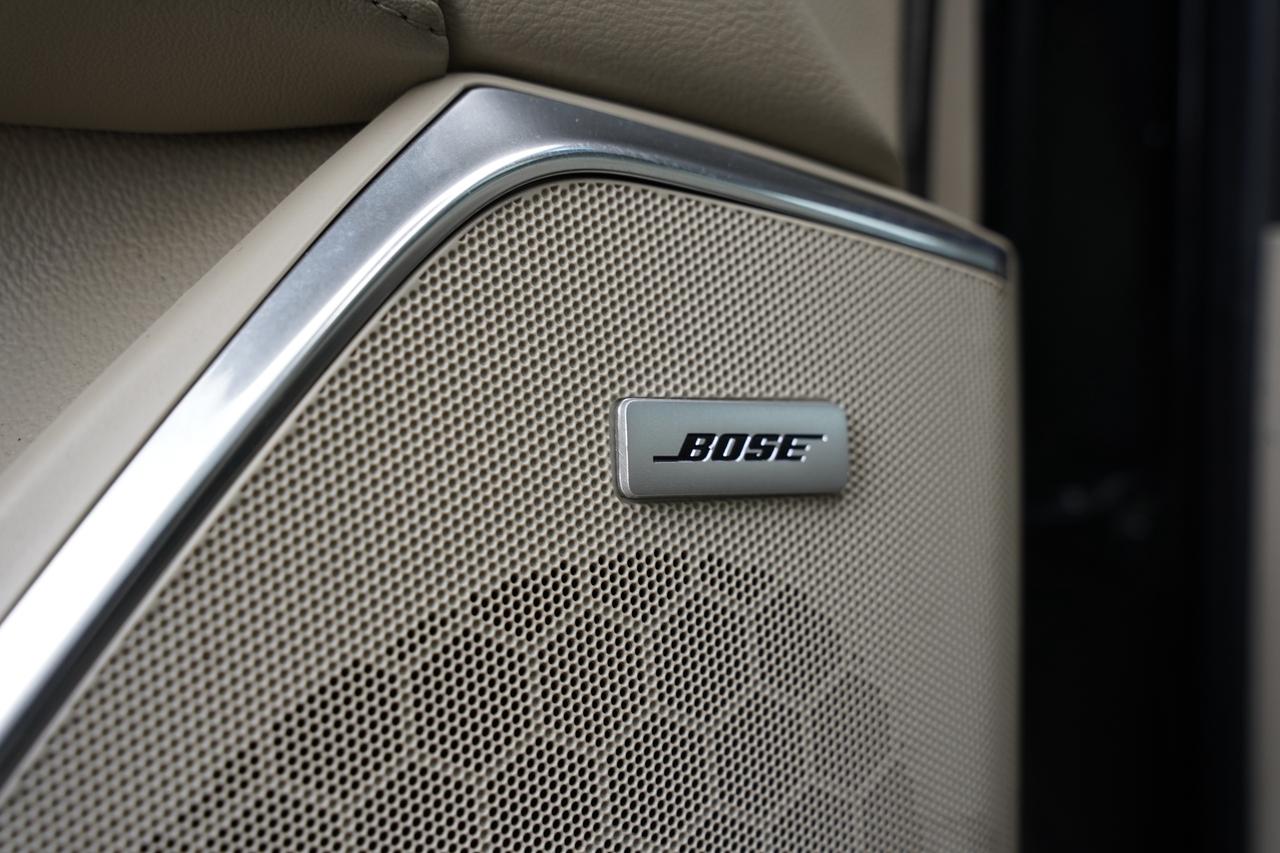 2016 Cadillac Escalade Premium/FULLY LOADED//7 PASS/ NO ACCIDENTS Photo