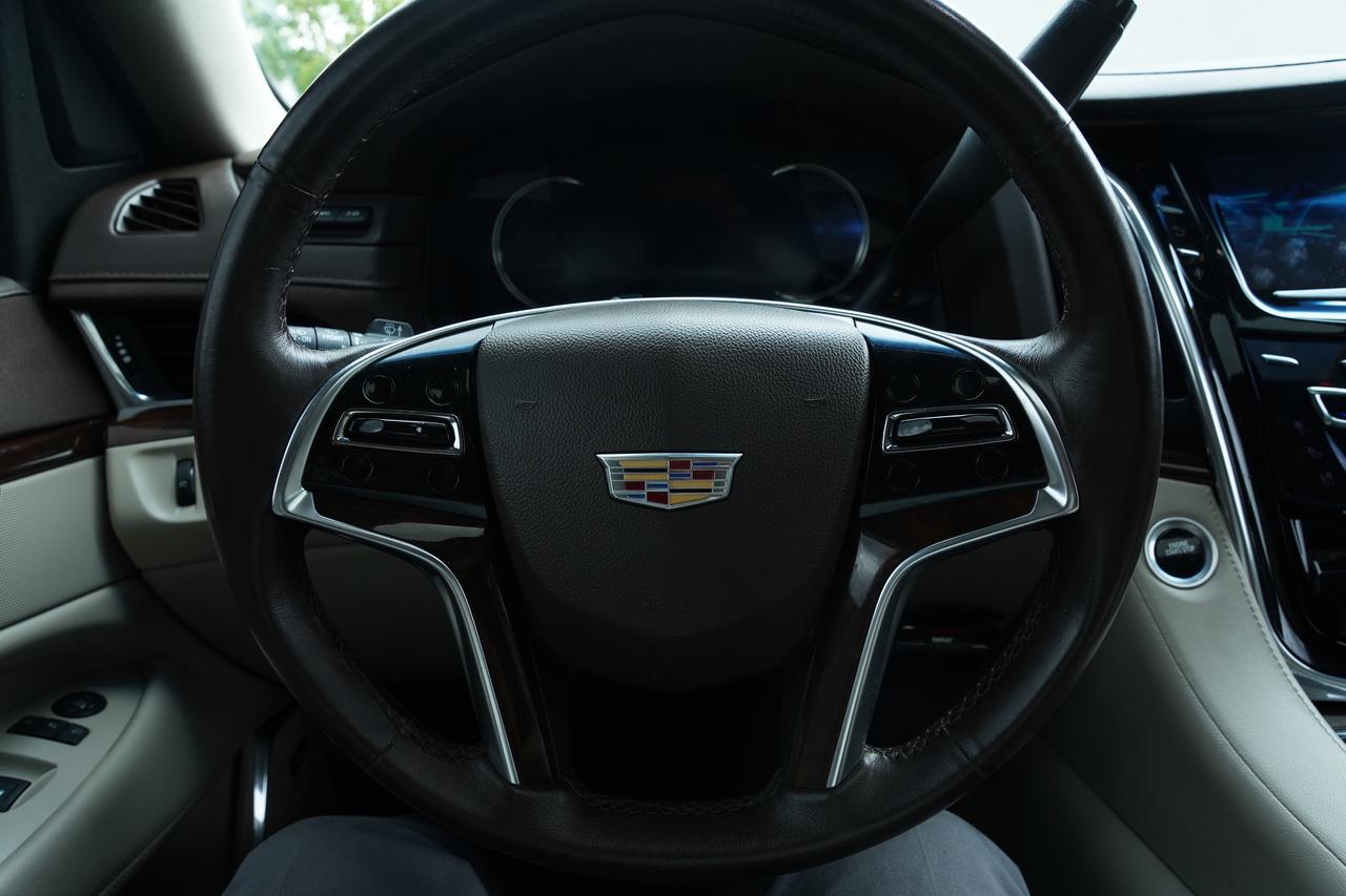 2016 Cadillac Escalade Premium/FULLY LOADED//7 PASS/ NO ACCIDENTS Photo