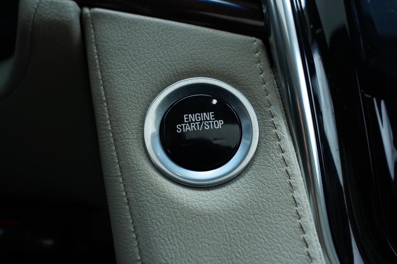 2016 Cadillac Escalade Premium/FULLY LOADED//7 PASS/ NO ACCIDENTS Photo