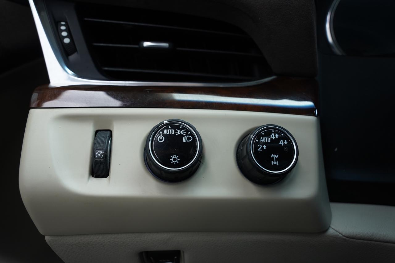 2016 Cadillac Escalade Premium/FULLY LOADED//7 PASS/ NO ACCIDENTS Photo