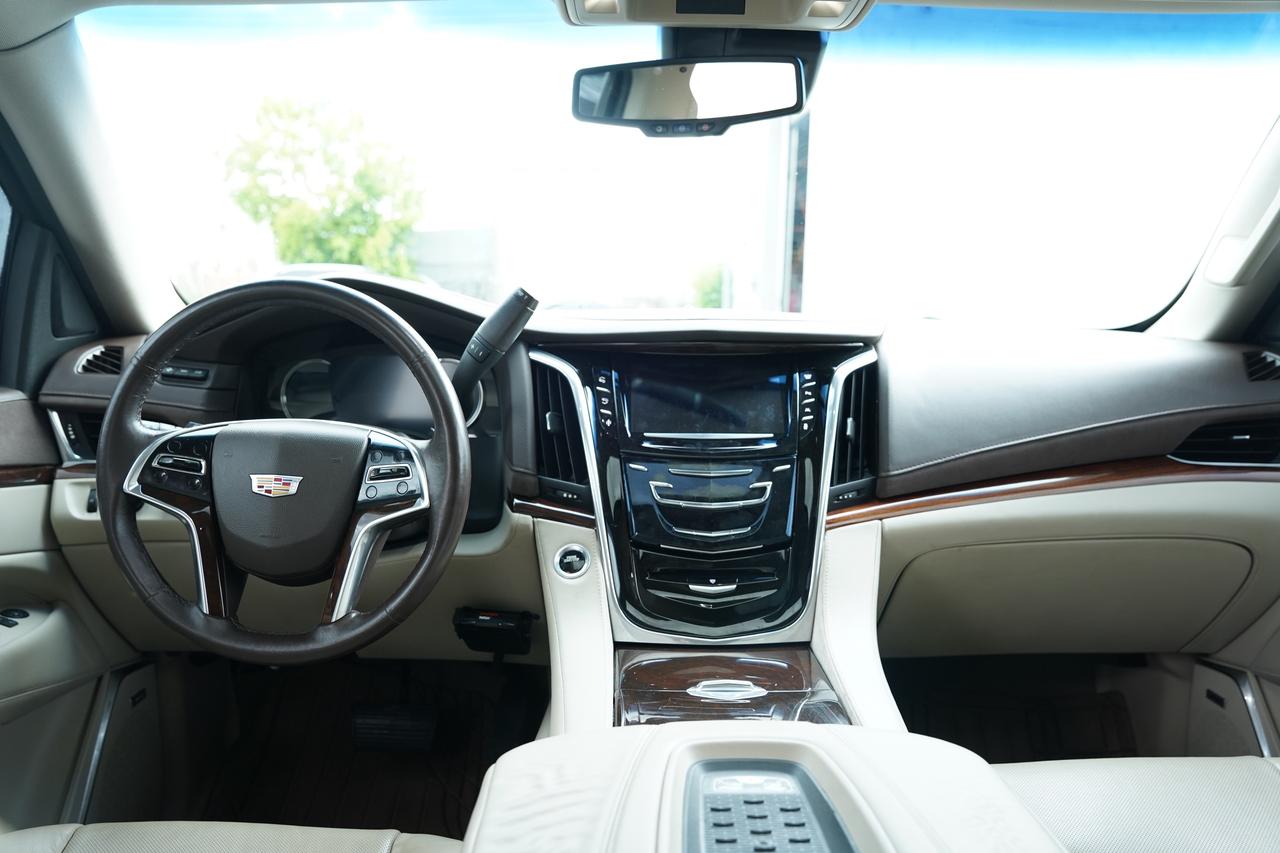 2016 Cadillac Escalade Premium/FULLY LOADED//7 PASS/ NO ACCIDENTS Photo