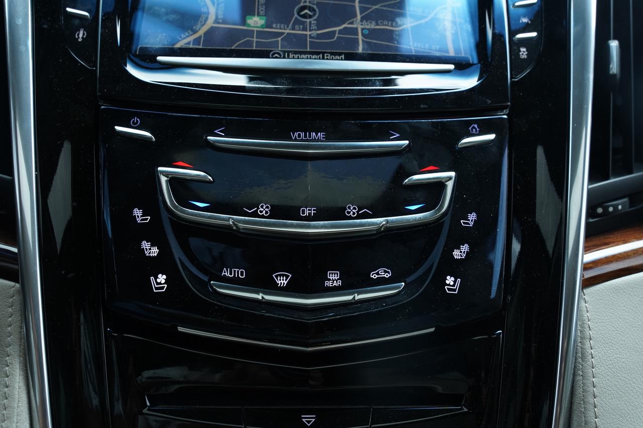 2016 Cadillac Escalade Premium/FULLY LOADED//7 PASS/ NO ACCIDENTS Photo