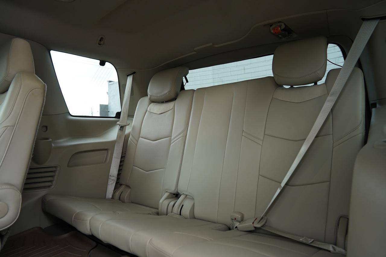 2016 Cadillac Escalade Premium/FULLY LOADED//7 PASS/ NO ACCIDENTS Photo