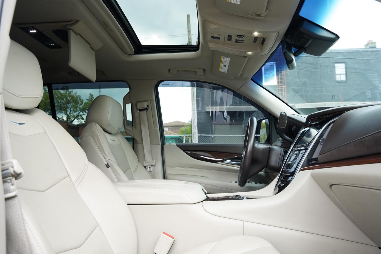 2016 Cadillac Escalade Premium/FULLY LOADED//7 PASS/ NO ACCIDENTS Photo