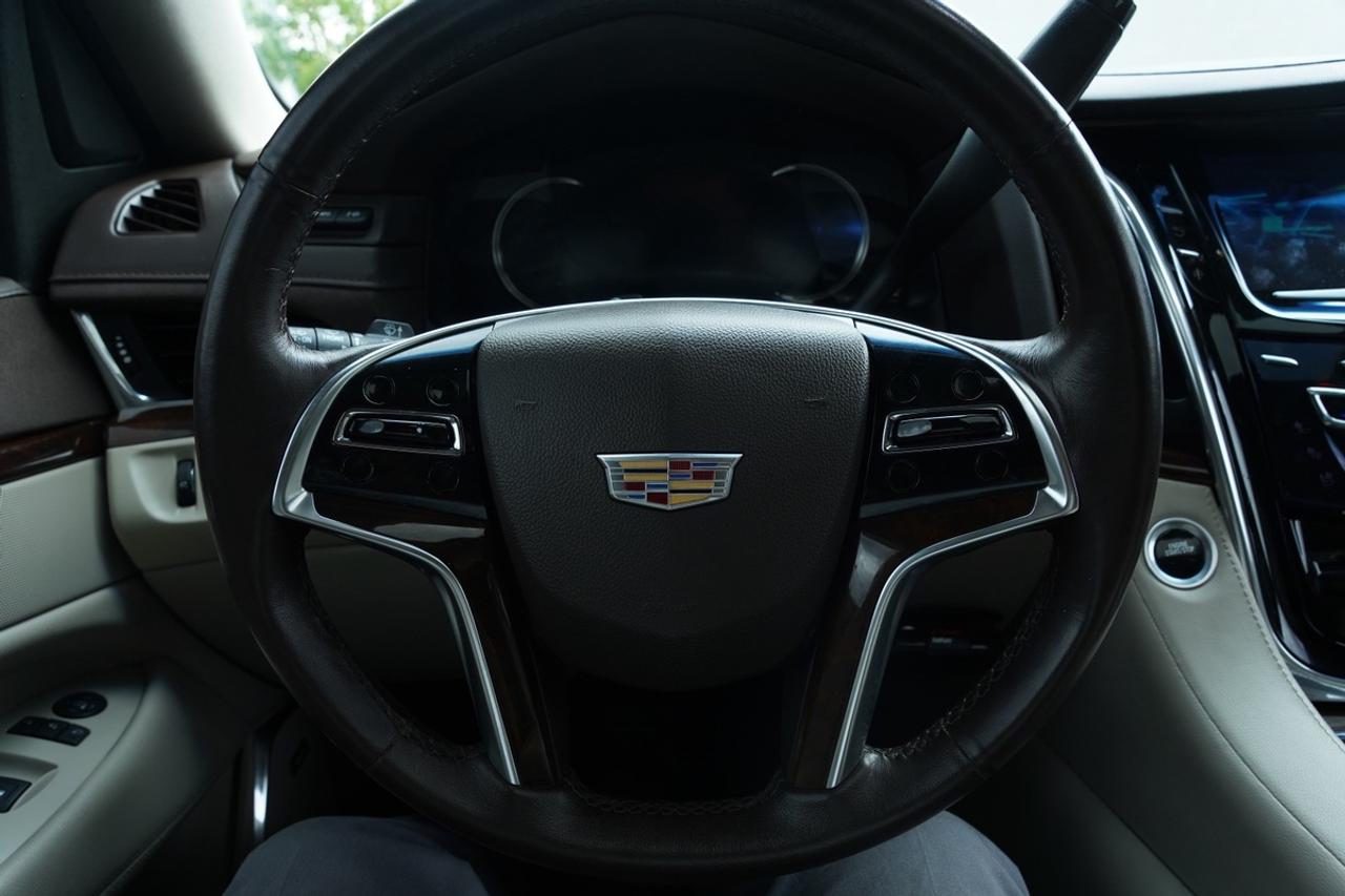 2016 Cadillac Escalade Premium/FULLY LOADED//7 PASS/ NO ACCIDENTS Photo