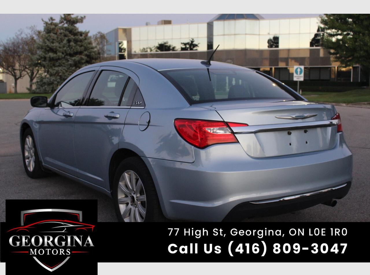 2012 Chrysler 200 LX Photo4