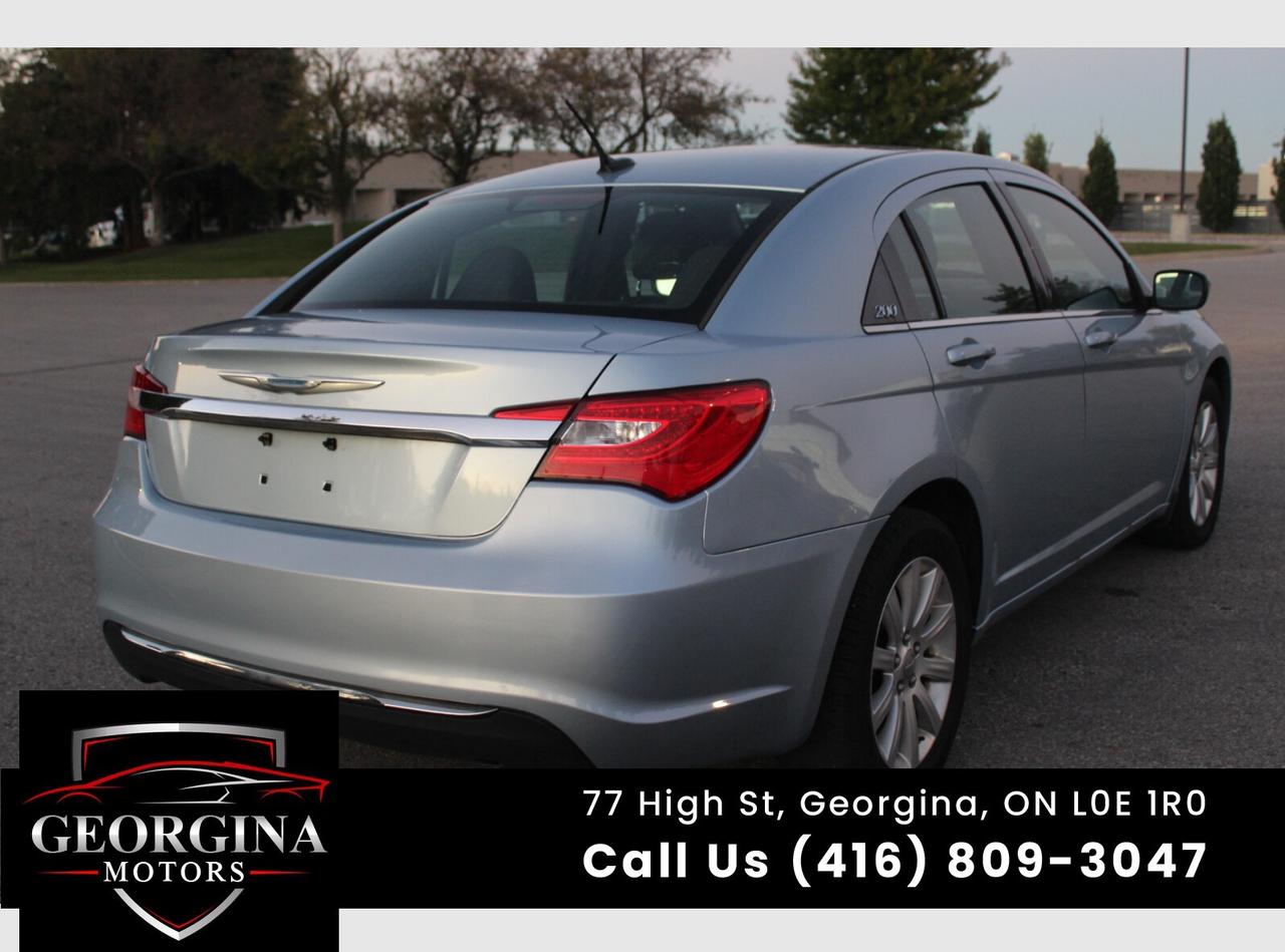 2012 Chrysler 200 LX Photo