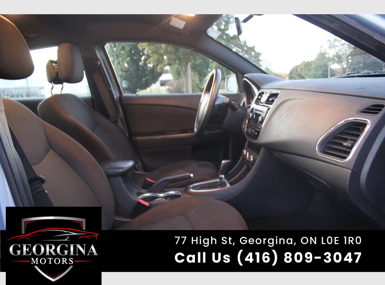 2012 Chrysler 200 LX Photo