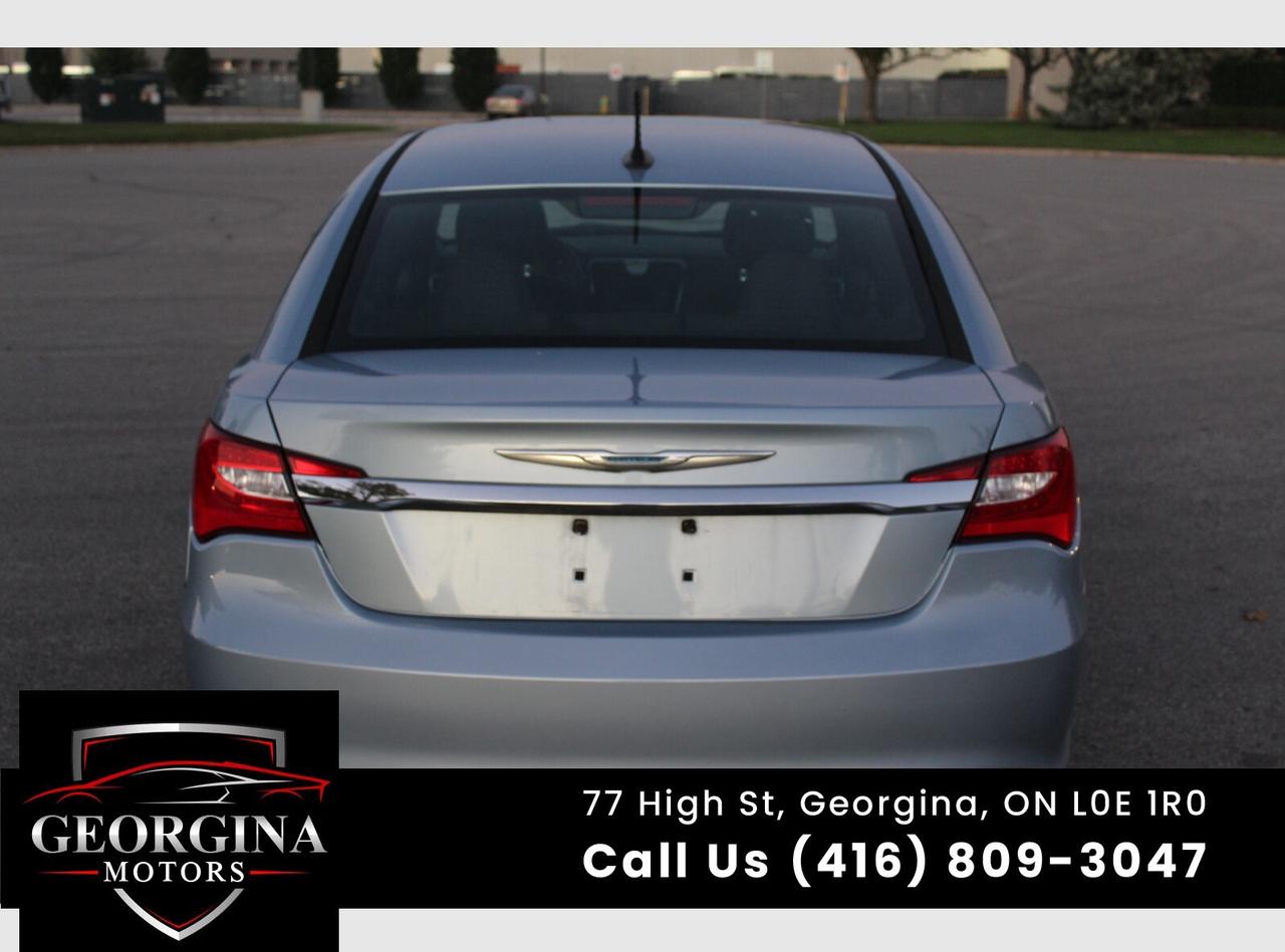 2012 Chrysler 200 LX Photo