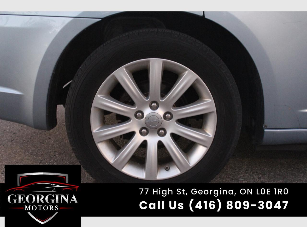 2012 Chrysler 200 LX Photo