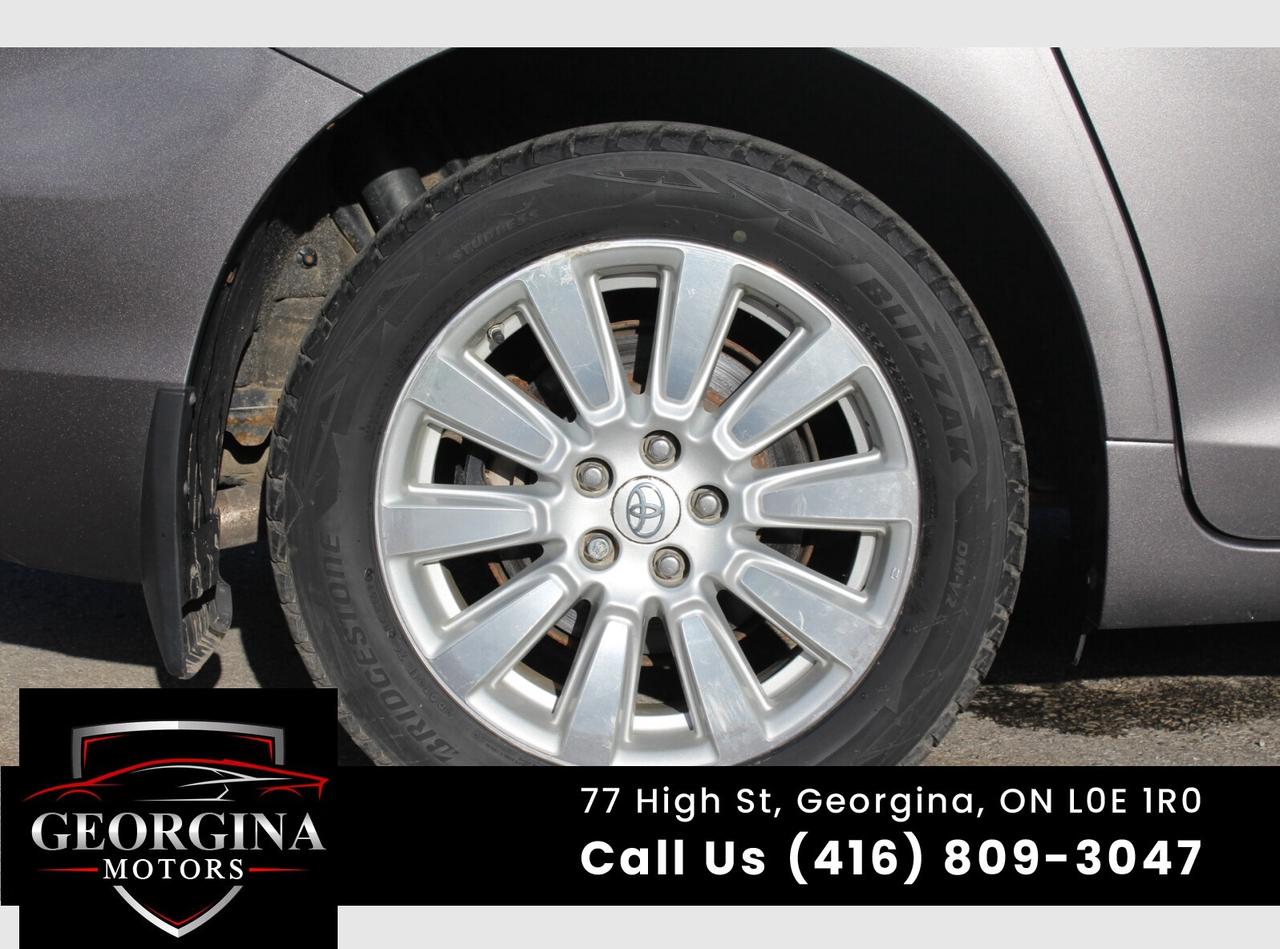 2017 Toyota Sienna LE Photo