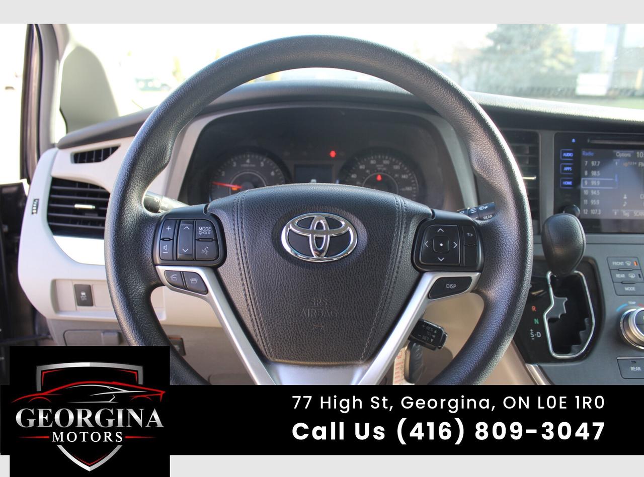 2017 Toyota Sienna LE Photo