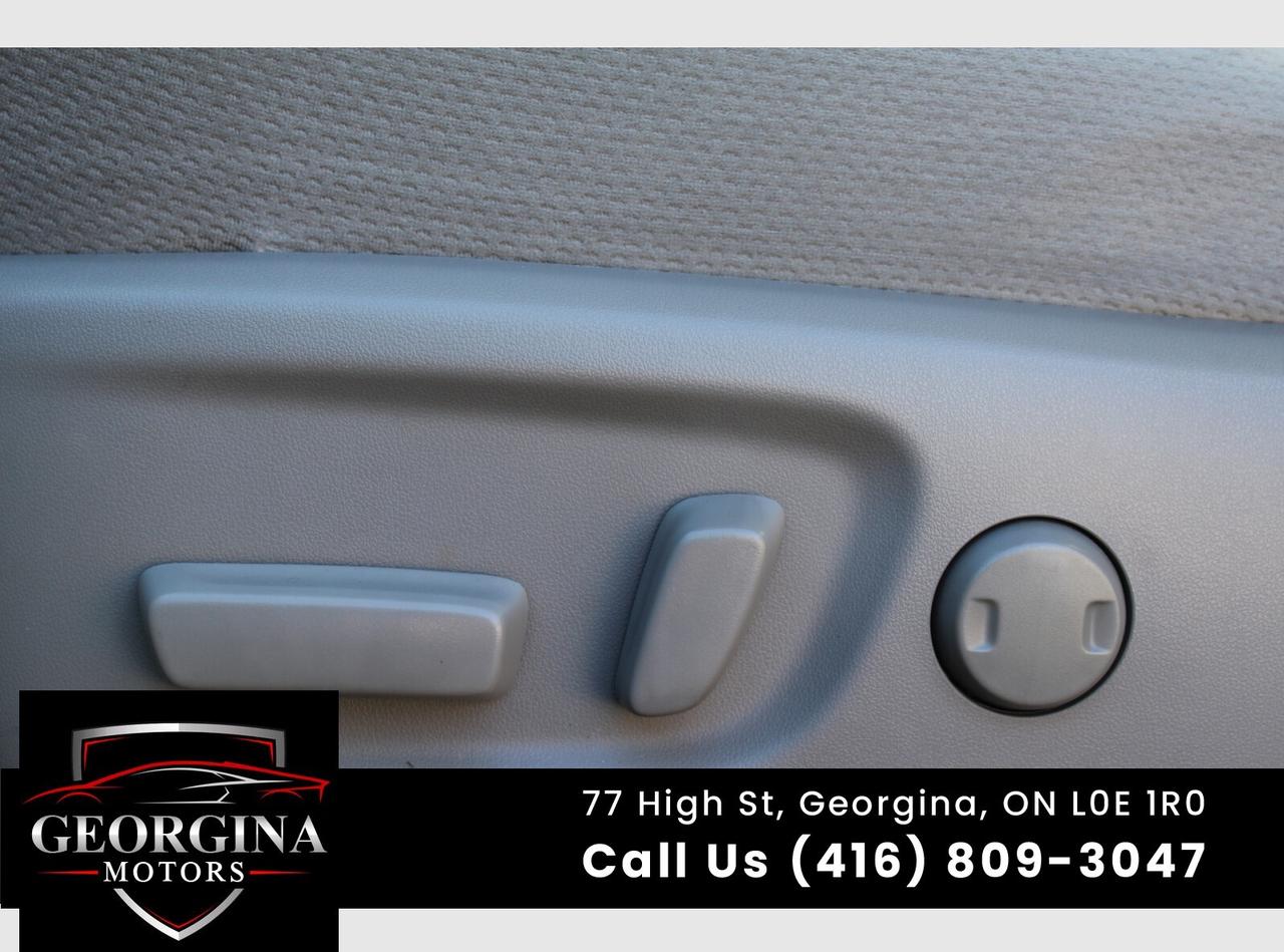 2017 Toyota Sienna LE Photo