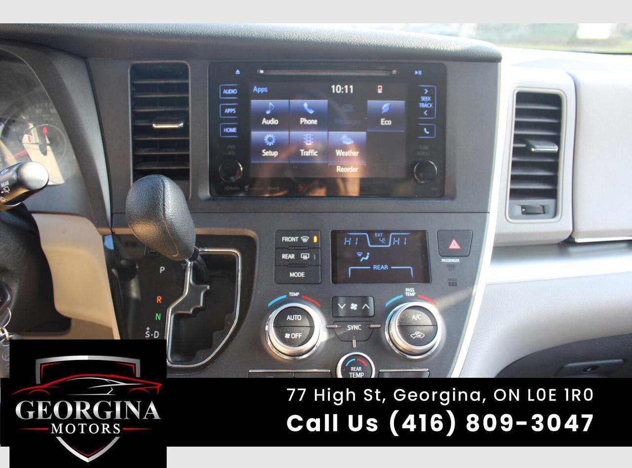 2017 Toyota Sienna LE Photo