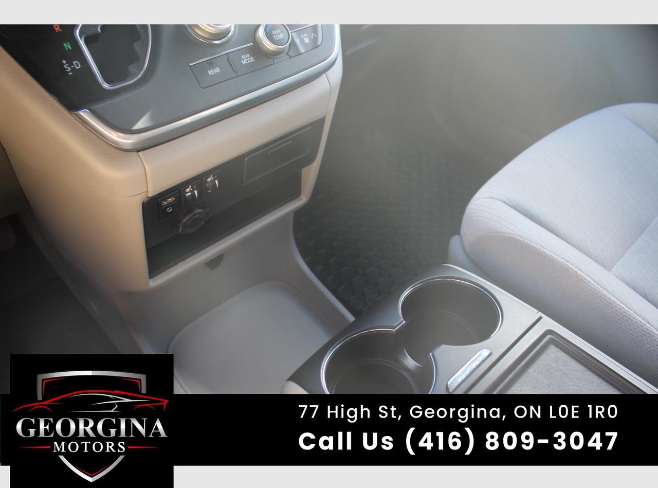 2017 Toyota Sienna LE Photo
