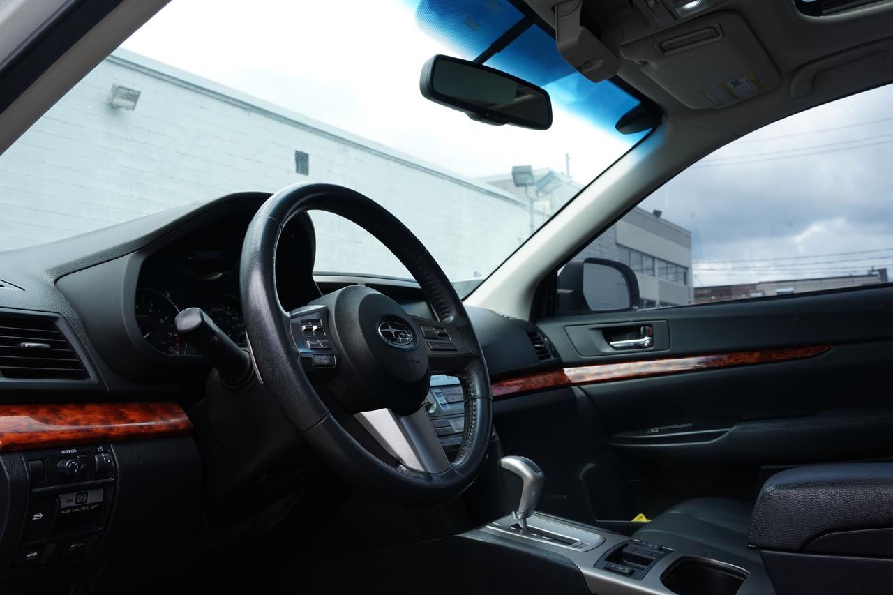 2011 Subaru Legacy 3.6R Limited/AWD/NO ACCIDENTS/FRESH TRADE Photo