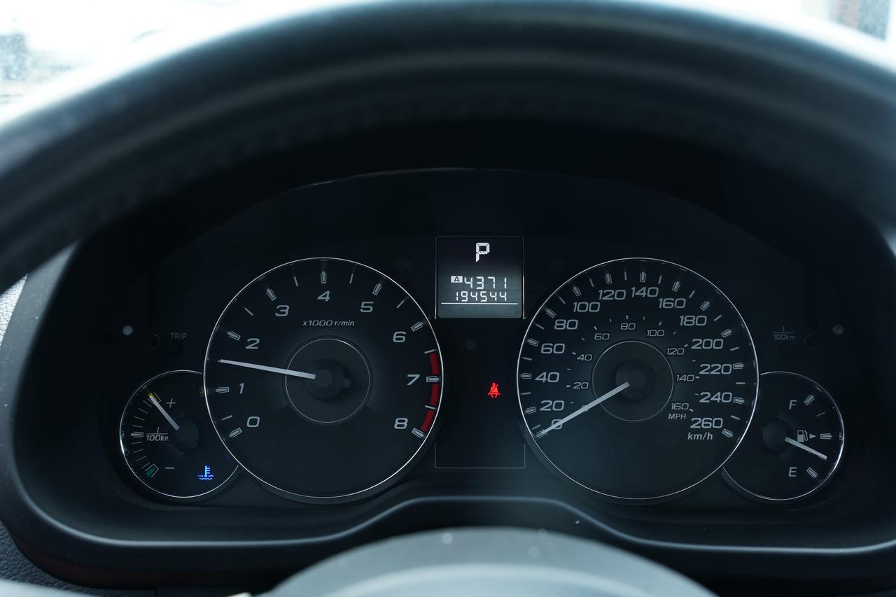 2011 Subaru Legacy 3.6R Limited/AWD/NO ACCIDENTS/FRESH TRADE Photo