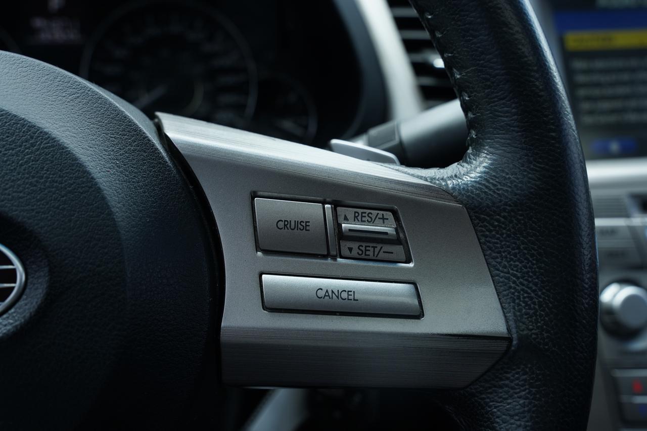 2011 Subaru Legacy 3.6R Limited/AWD/NO ACCIDENTS/FRESH TRADE Photo