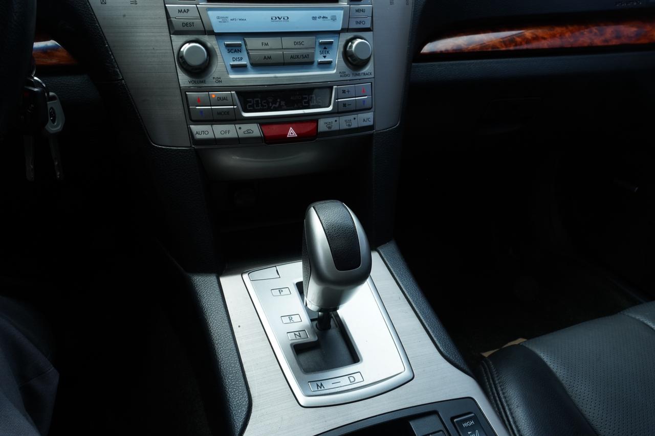 2011 Subaru Legacy 3.6R Limited/AWD/NO ACCIDENTS/FRESH TRADE Photo