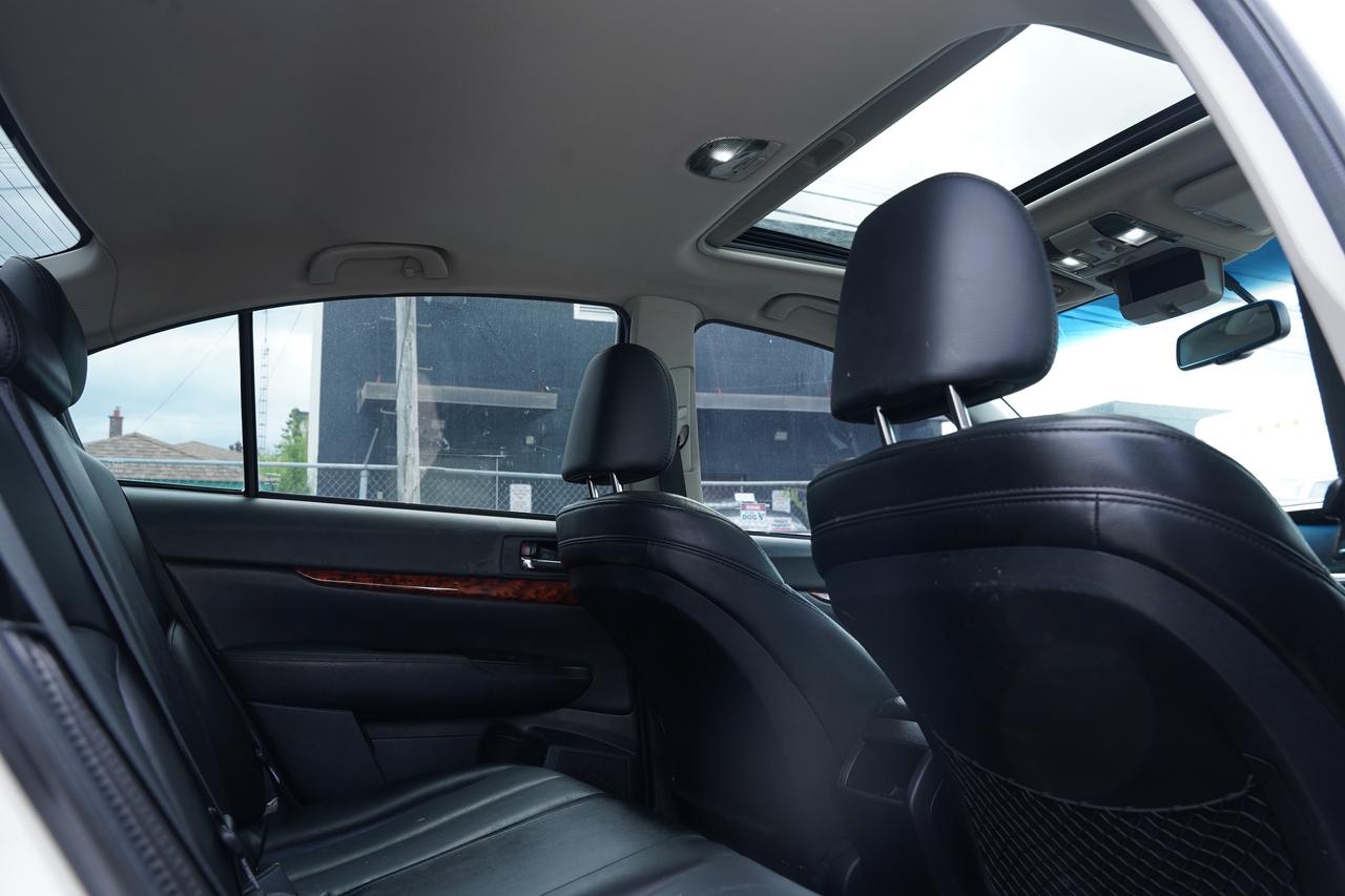 2011 Subaru Legacy 3.6R Limited/AWD/NO ACCIDENTS/FRESH TRADE Photo