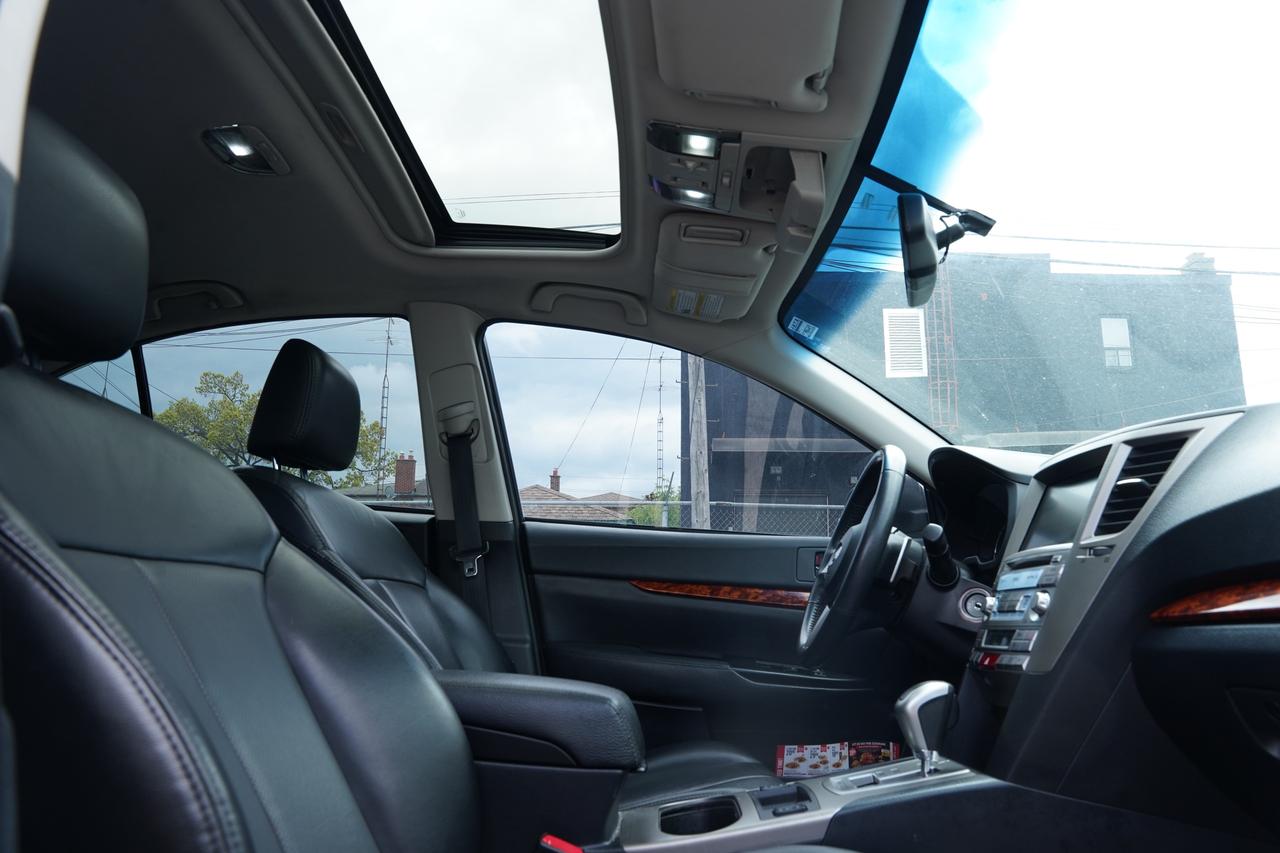 2011 Subaru Legacy 3.6R Limited/AWD/NO ACCIDENTS/FRESH TRADE Photo