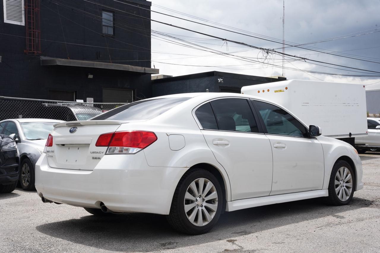 2011 Subaru Legacy 3.6R Limited/AWD/NO ACCIDENTS/FRESH TRADE Photo3