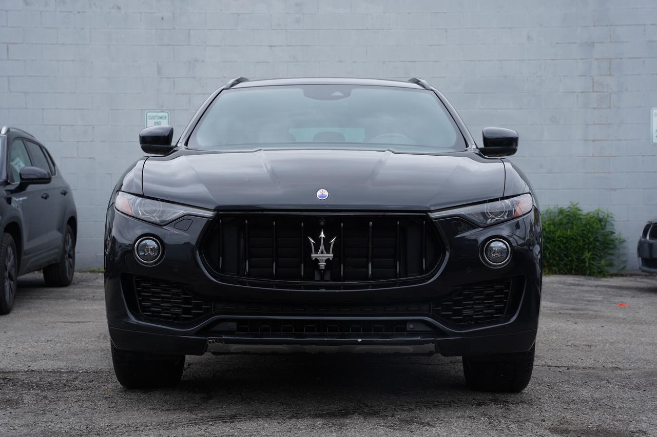 2018 Maserati Levante GranLusso/NO ACCIDENT/AWD/PANO/RED STITCH Photo2