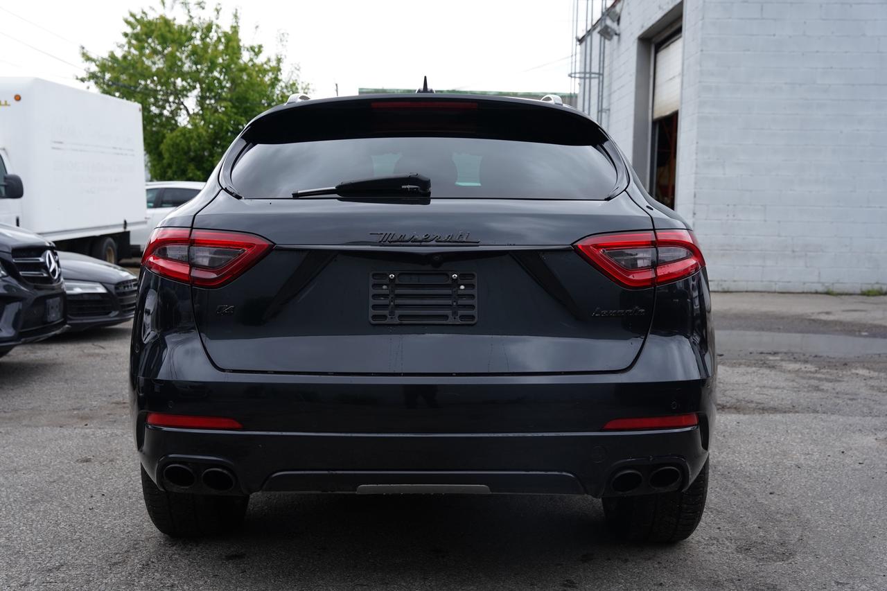 2018 Maserati Levante GranLusso/NO ACCIDENT/AWD/PANO/RED STITCH Photo
