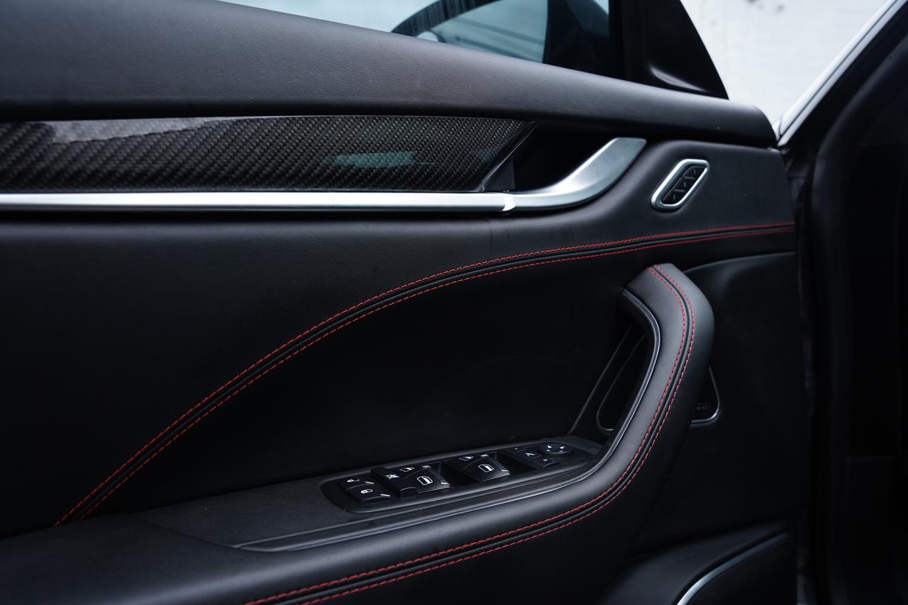 2018 Maserati Levante GranLusso/NO ACCIDENT/AWD/PANO/RED STITCH Photo