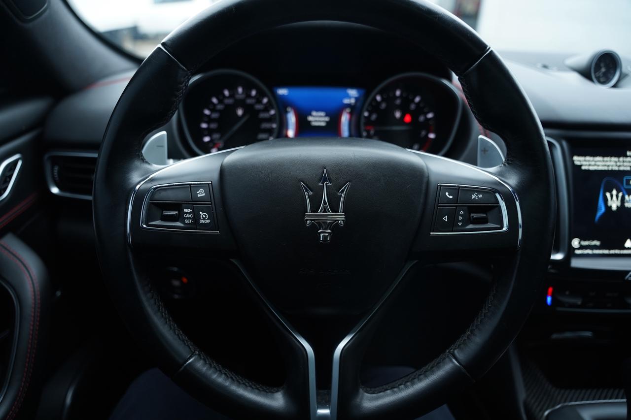 2018 Maserati Levante GranLusso/NO ACCIDENT/AWD/PANO/RED STITCH Photo