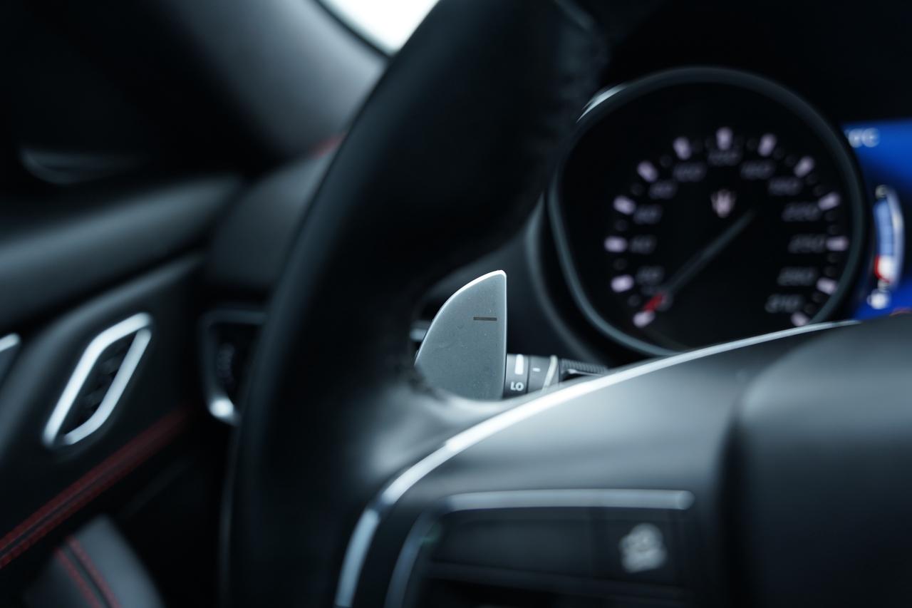 2018 Maserati Levante GranLusso/NO ACCIDENT/AWD/PANO/RED STITCH Photo