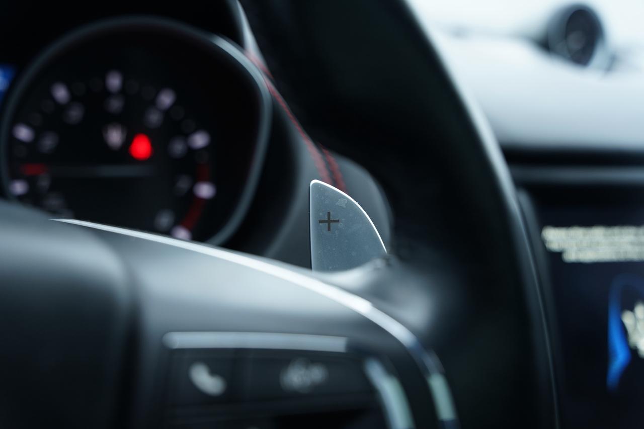 2018 Maserati Levante GranLusso/NO ACCIDENT/AWD/PANO/RED STITCH Photo