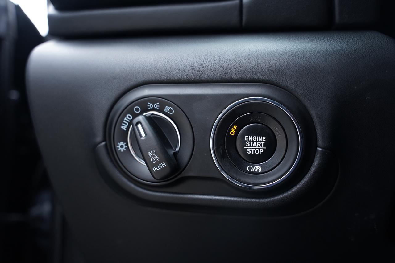 2018 Maserati Levante GranLusso/NO ACCIDENT/AWD/PANO/RED STITCH Photo