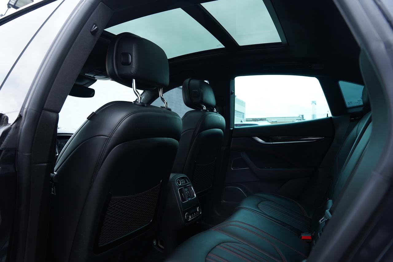 2018 Maserati Levante GranLusso/NO ACCIDENT/AWD/PANO/RED STITCH Photo