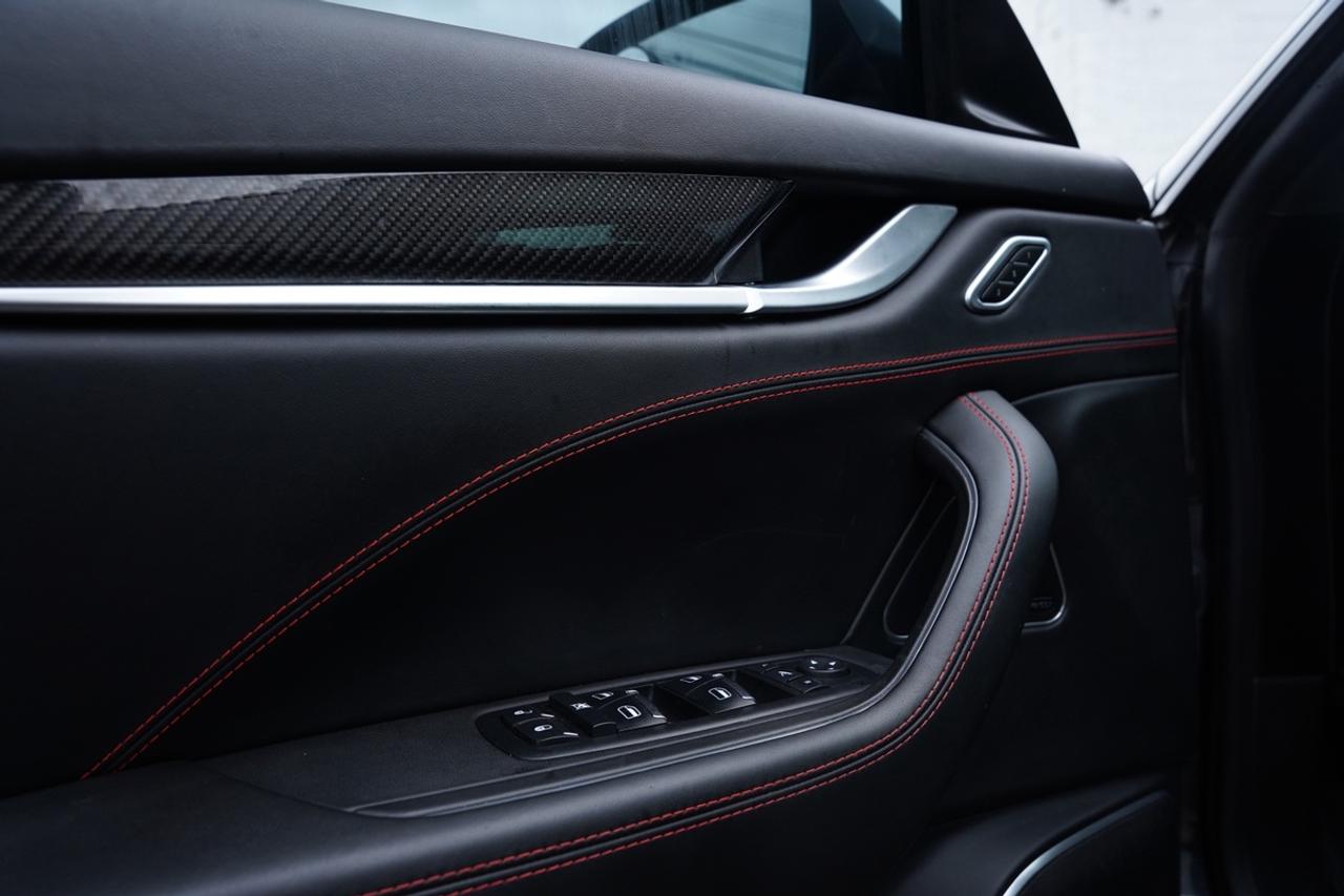 2018 Maserati Levante GranLusso/NO ACCIDENT/AWD/PANO/RED STITCH Photo