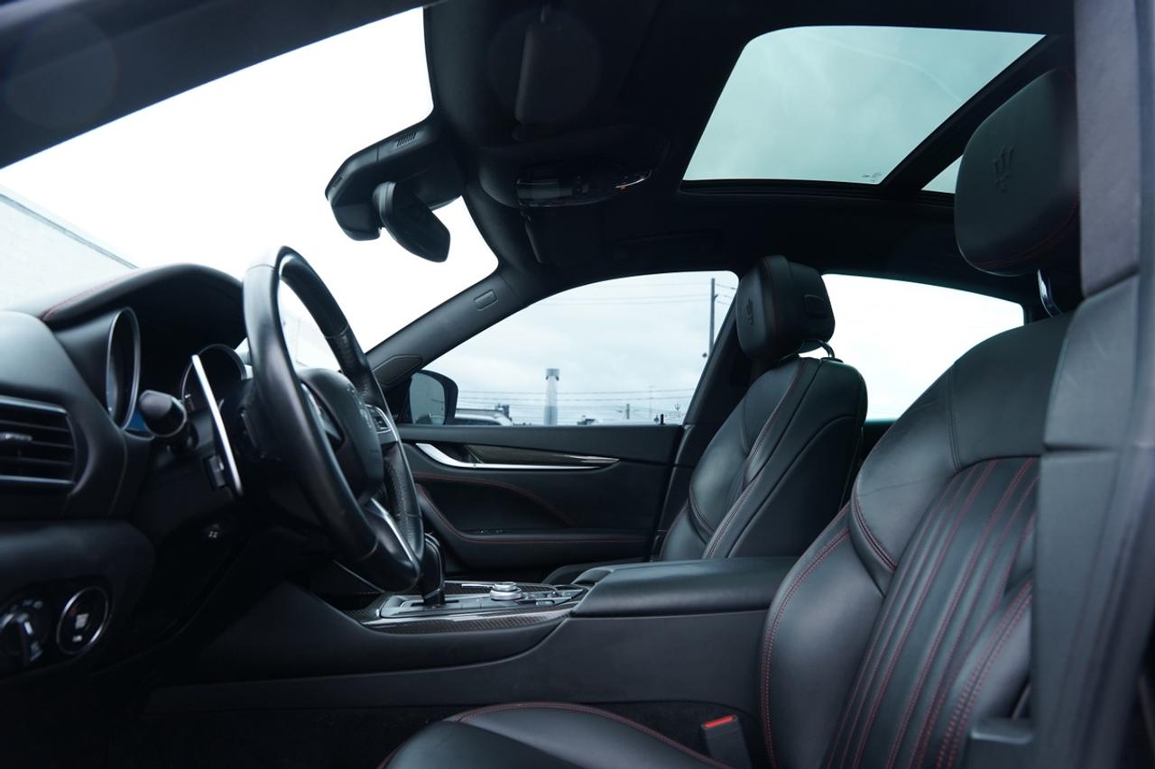 2018 Maserati Levante GranLusso/NO ACCIDENT/AWD/PANO/RED STITCH Photo