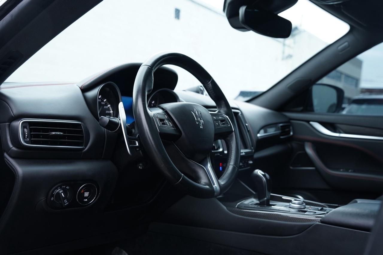2018 Maserati Levante GranLusso/NO ACCIDENT/AWD/PANO/RED STITCH Photo