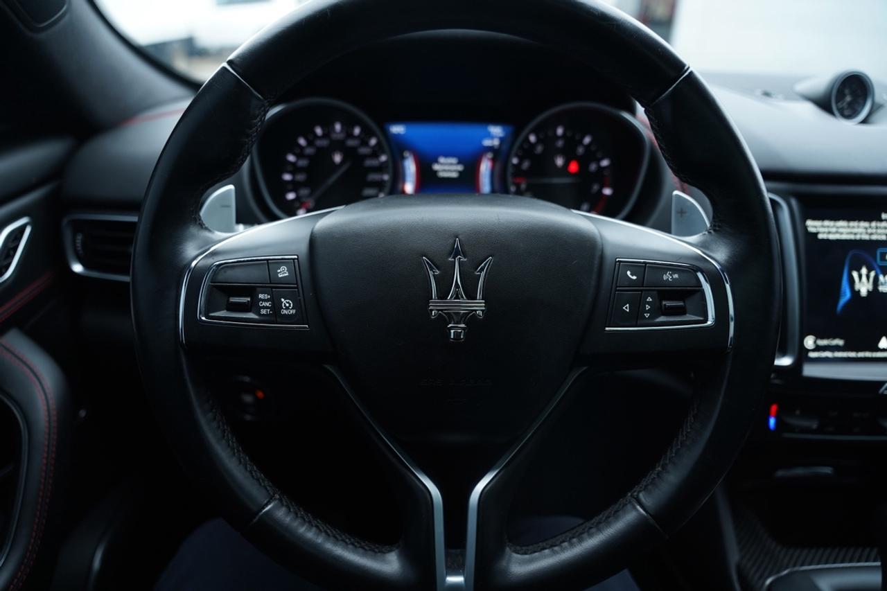 2018 Maserati Levante GranLusso/NO ACCIDENT/AWD/PANO/RED STITCH Photo