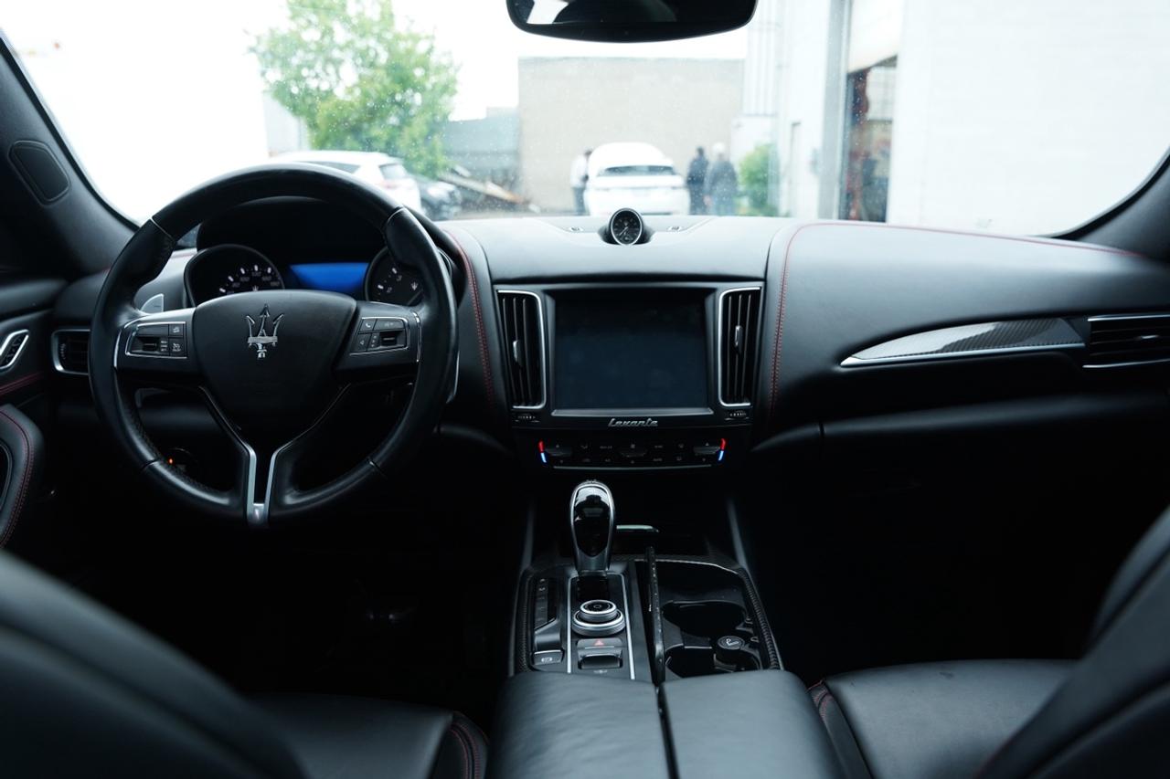 2018 Maserati Levante GranLusso/NO ACCIDENT/AWD/PANO/RED STITCH Photo